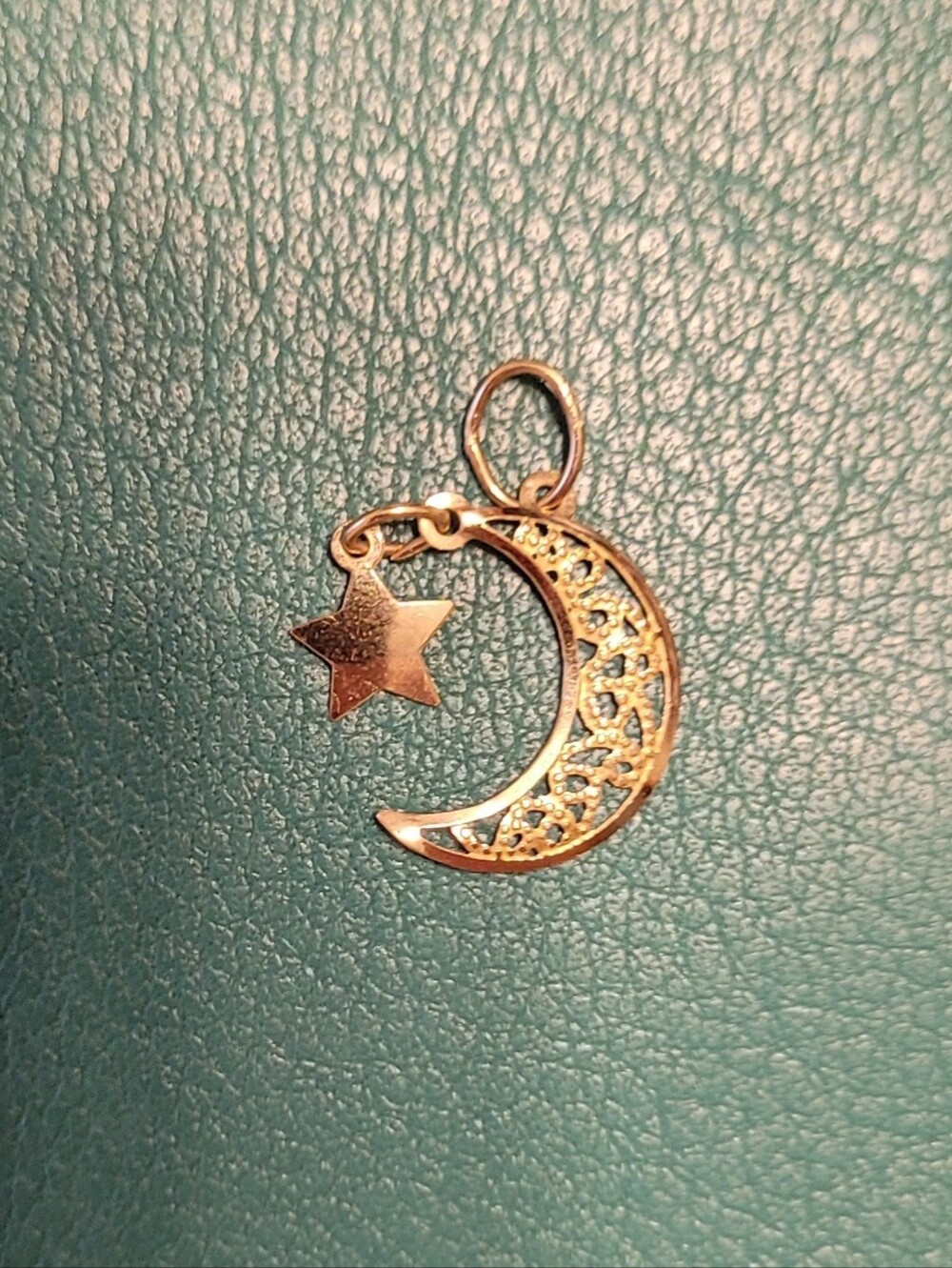 14kt Moon & Star Pendant. - Picture 5 of 5